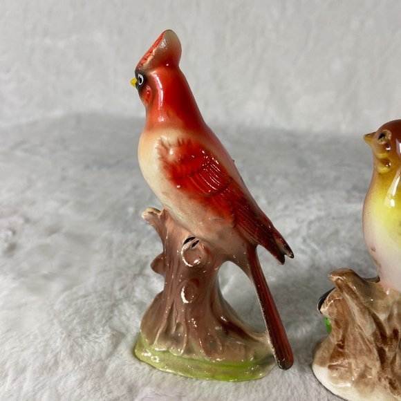 4 Vintage bird ceramic figurines sitting on tree limbs with flowers at base - Picture 4 of 7